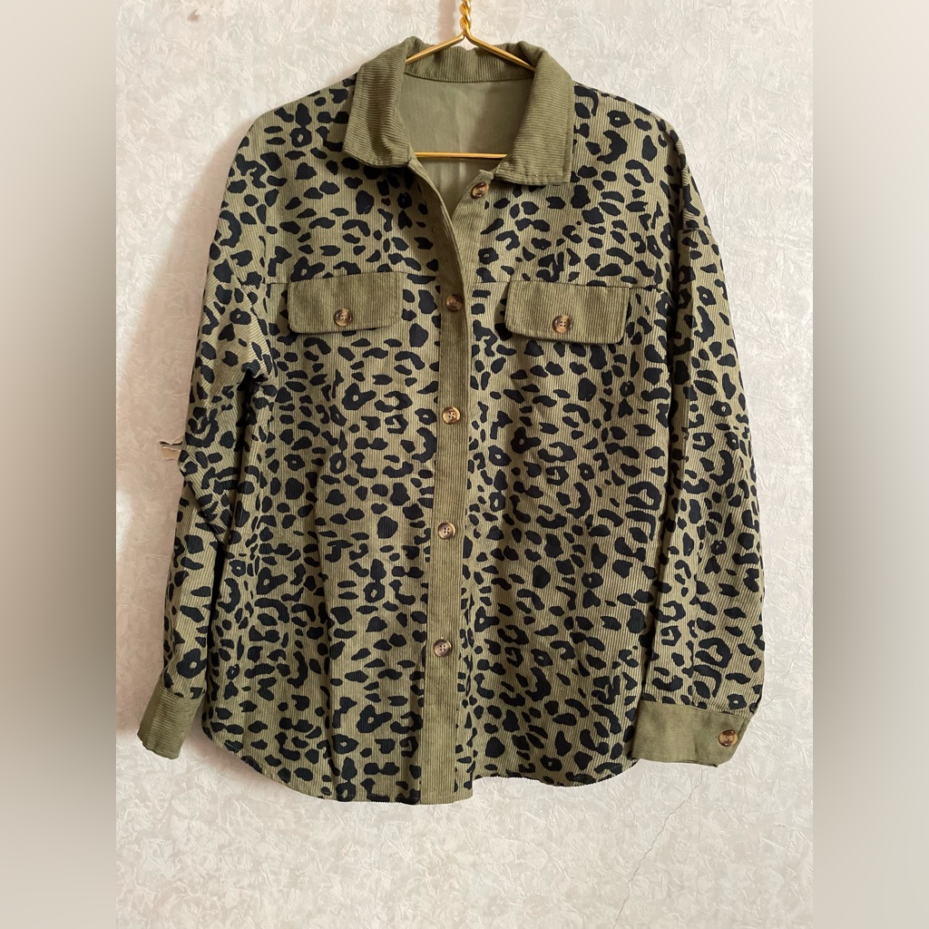 Women’s Large Green Animal Print Thin Shacket